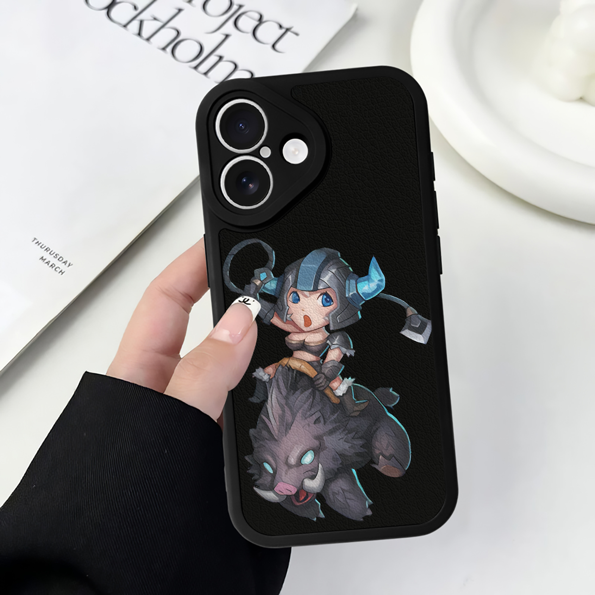 リーグ・オブ・レジェンド League of Legends LOL 【iPhone 16シリーズ対応】シリコンスマホケース（レザー調） 材質：シリコン